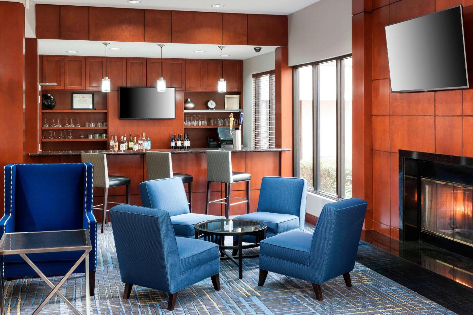 Courtyard By Marriott Hotel