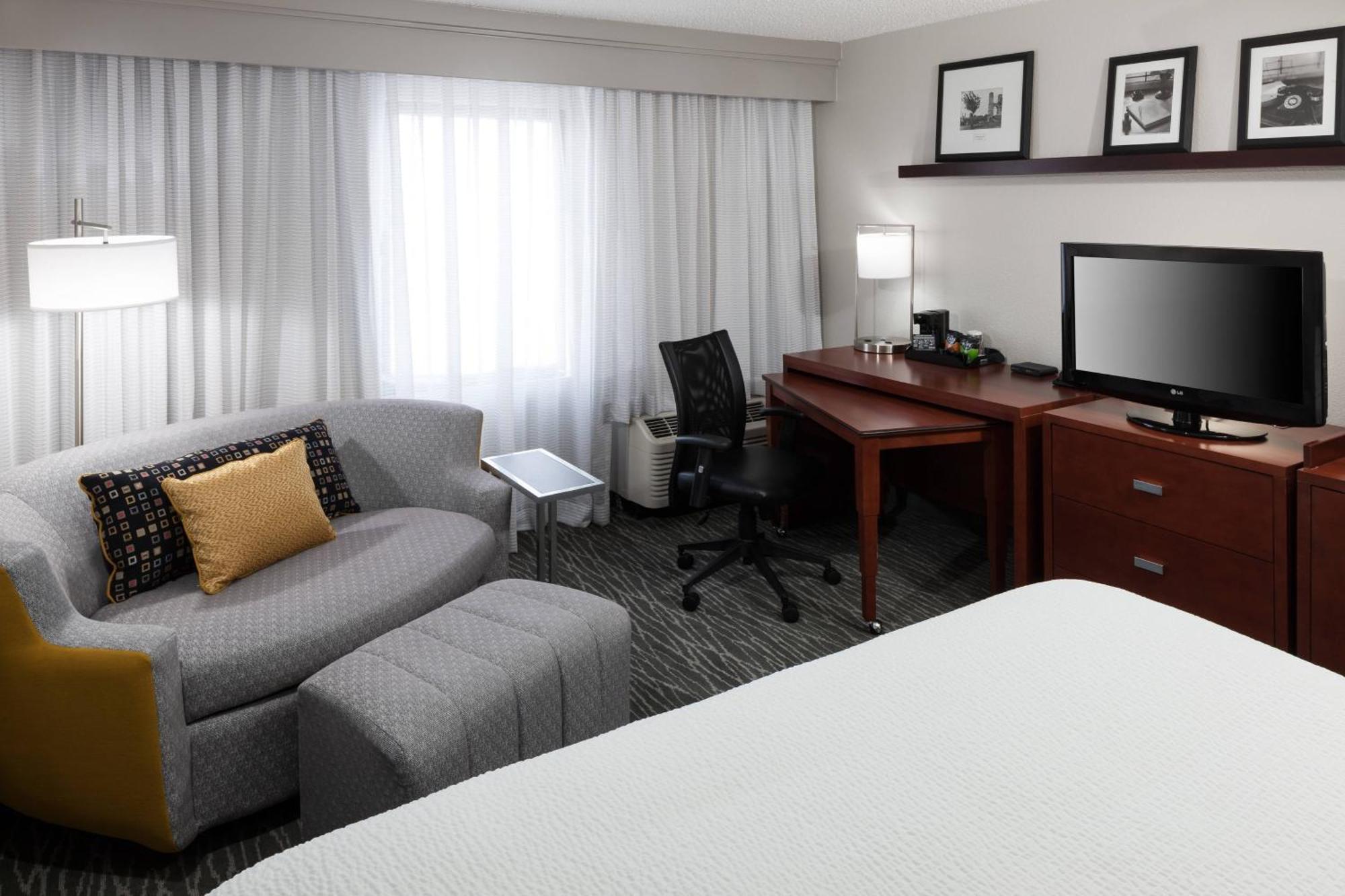 Courtyard By Marriott Hotel 3*