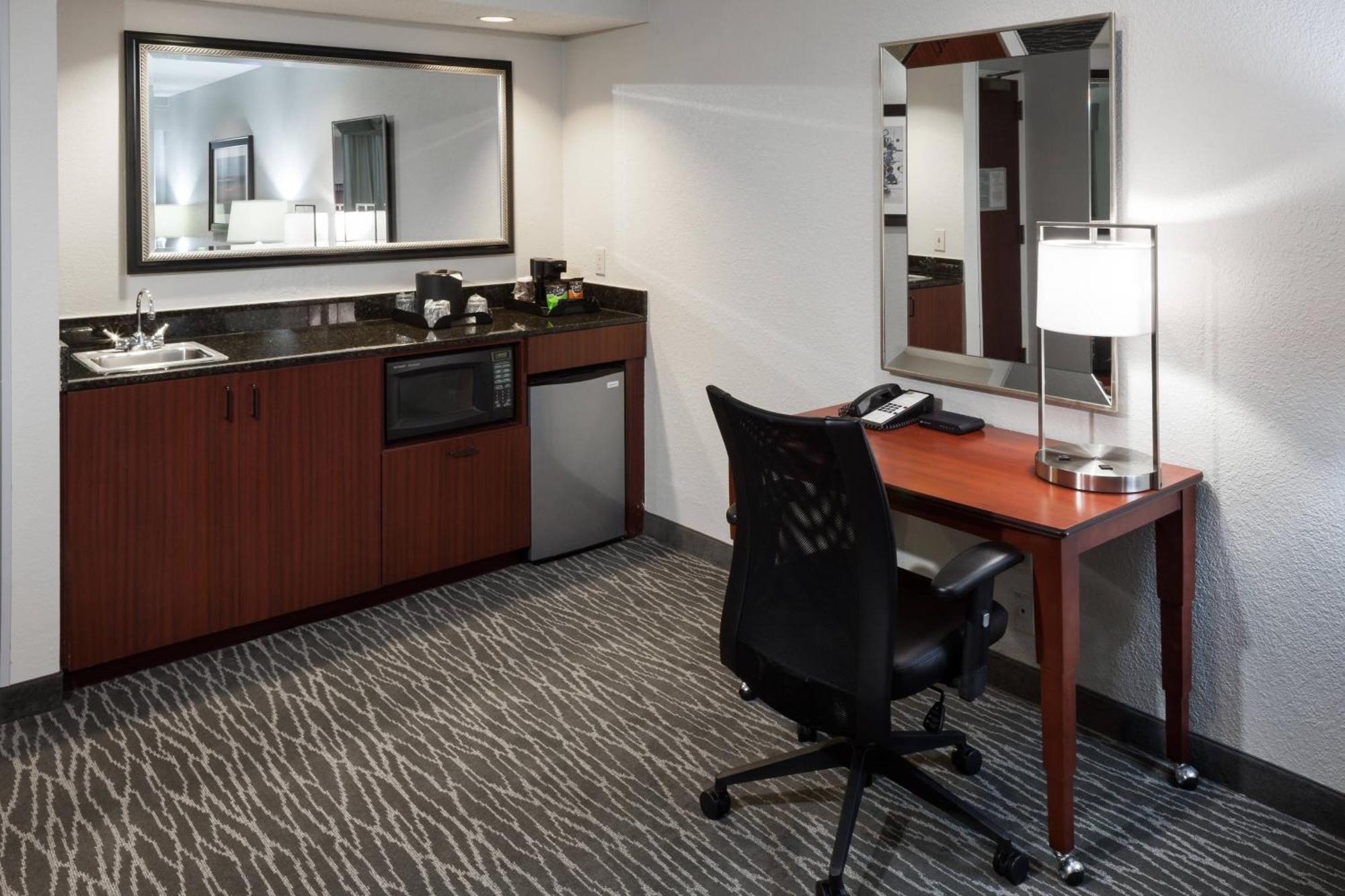 Courtyard By Marriott