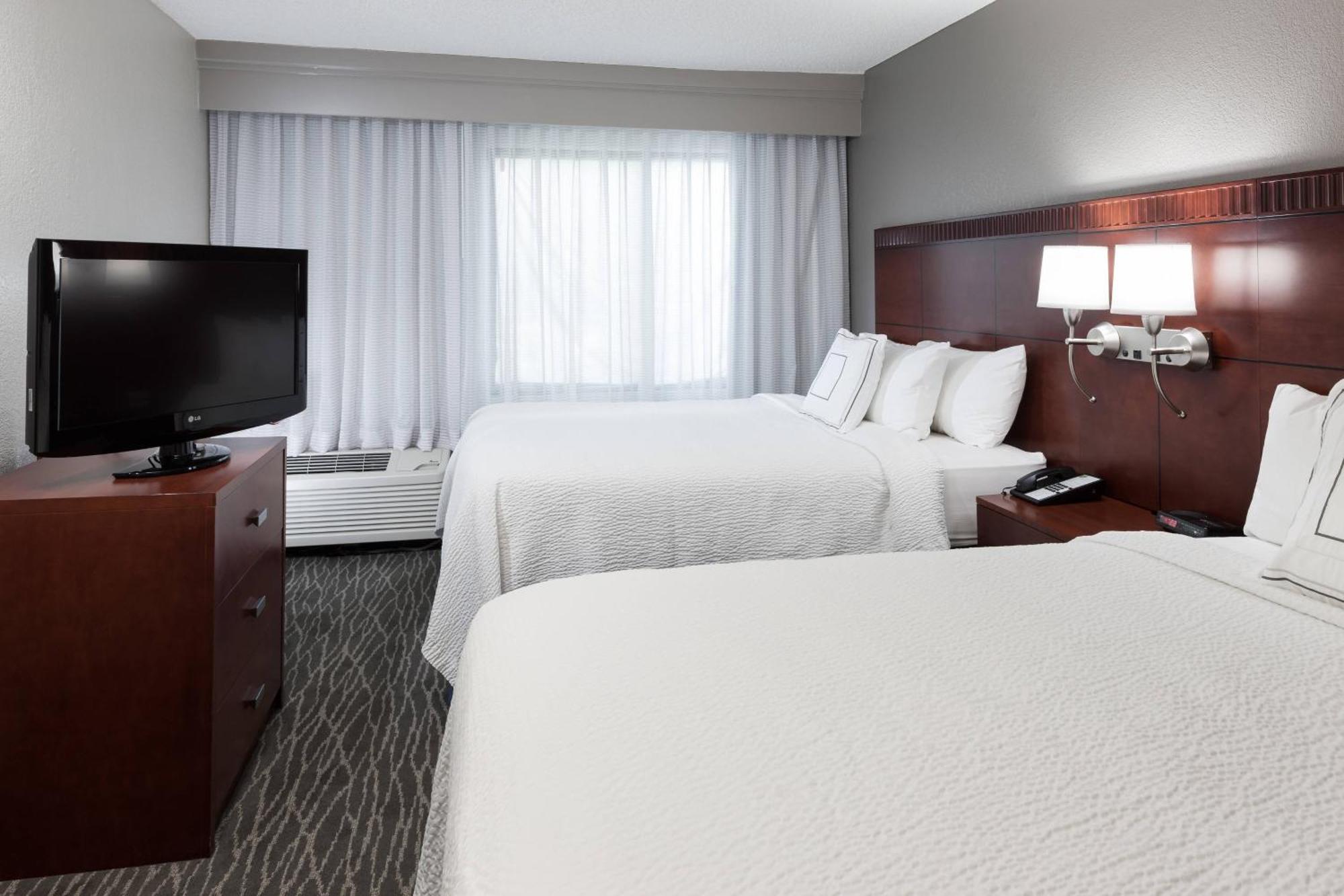 Courtyard By Marriott Hotel