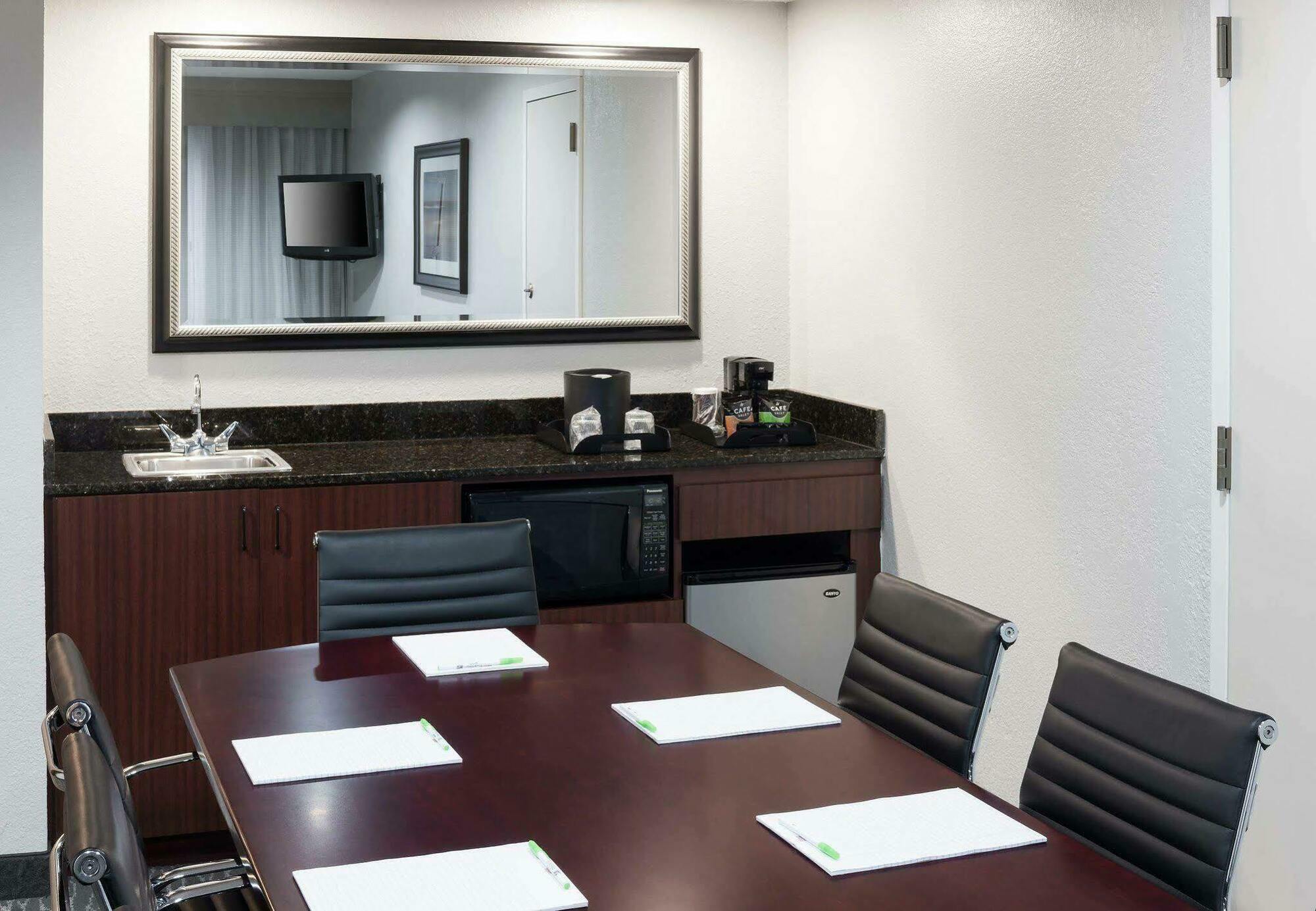 Courtyard By Marriott Hotel 3*
