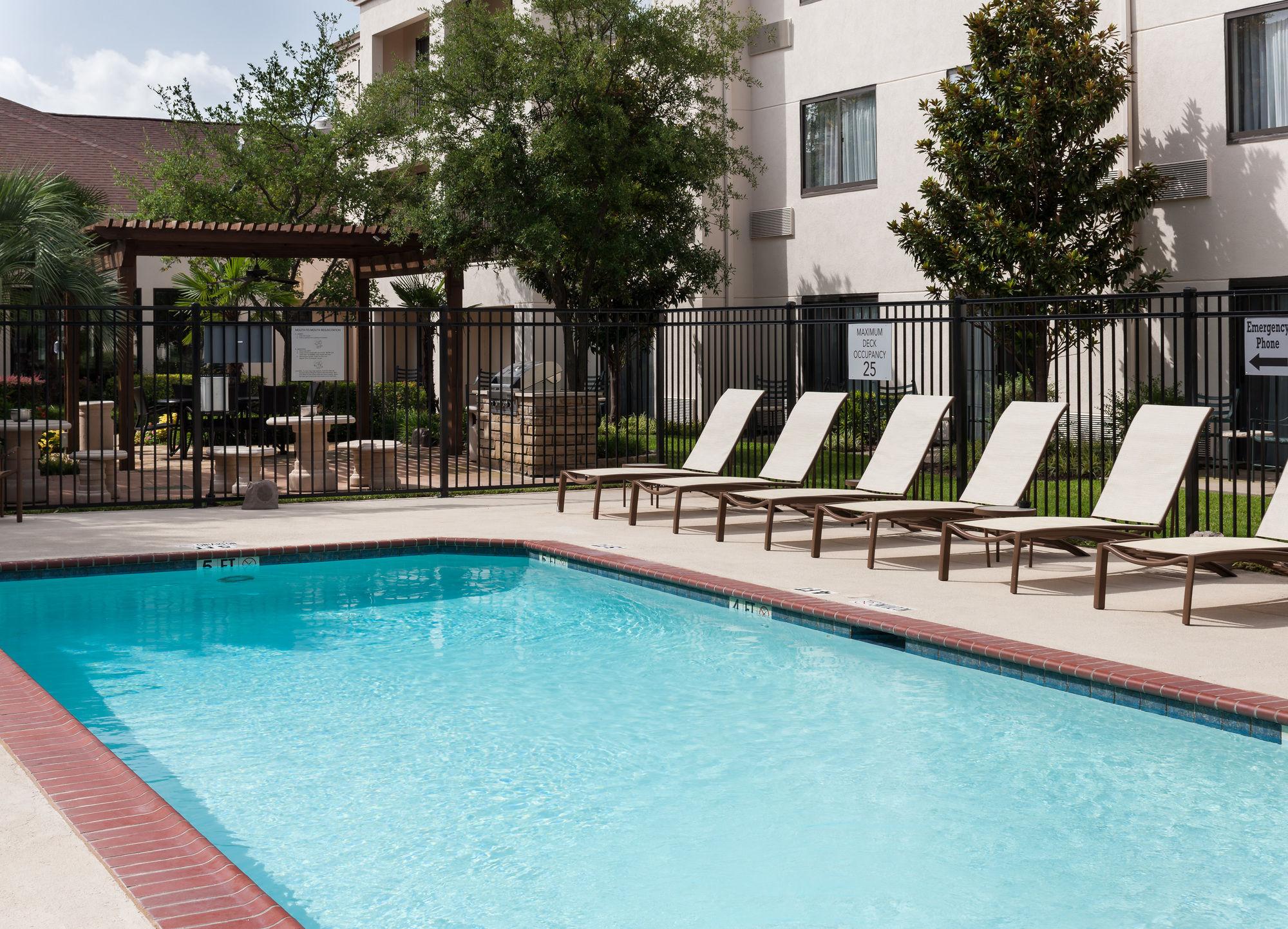 Courtyard By Marriott Hotel 3*